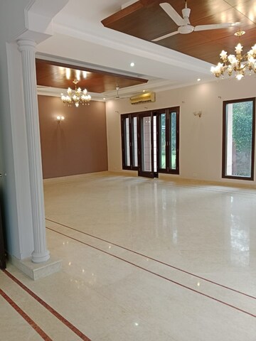Room in 5 BHK Villa at Palm Residency Chhatarpur, Chattarpur – for Rent