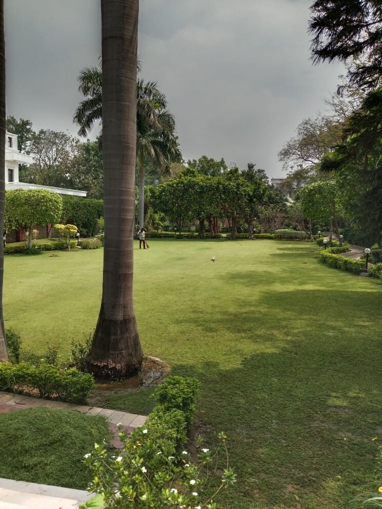 Garden, palm-residency-chhatarpur 5 Bedroom 41000 Sq.Ft. Villa In Chattarpur Delhi 8983409