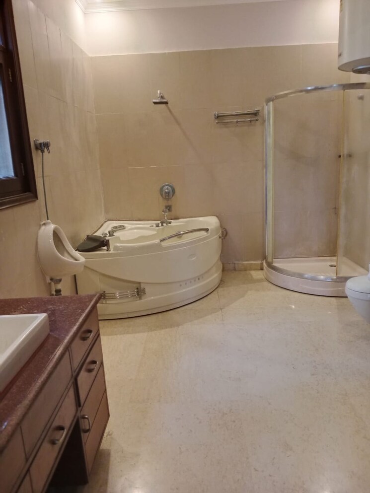 Bathroom, palm-residency-chhatarpur 5 Bedroom 41000 Sq.Ft. Villa In Chattarpur Delhi 8983409