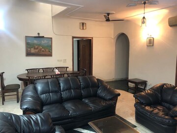 Gym in 3 BHK Builder Floor at South City 1 – for Rent