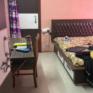 Bedroom in 2 BHK Apartment at Alaknanda Apartment Gomti Nagar, Malesemau – for Sale