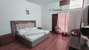 6 BHK Independent House For Sale in Sector 17