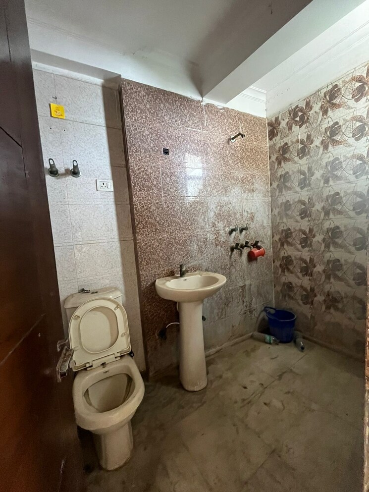 Bathroom, dwarka mor 2 Bedroom 675 Sq.Ft. Builder Floor In Dwarka Mor Delhi 8983510