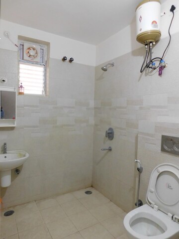 Attached Bathroom in 3 BHK Apartment at Reliance Jubilee, Tolichowki – for Rent
