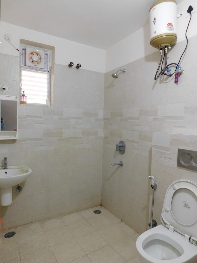 Attached Bathroom, reliance-jubilee 3 Bedroom 1214 Sq.Ft. Apartment In Tolichowki Hyderabad 8983500