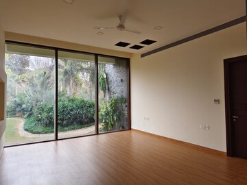 Room in 5 BHK Villa at Palm Residency Chhatarpur, Chattarpur – for Rent