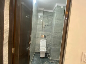 Building Lobby in 2 BHK Builder Floor at Mahavir Enclave 1 – for Sale