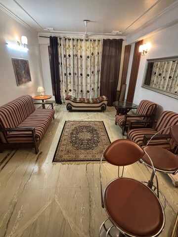 Living Room in 3 BHK Builder Floor at Dlf Phase ii – for Rent