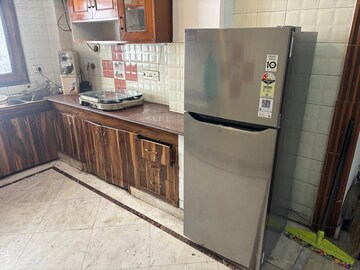 Kitchen in 3 BHK Builder Floor at Dlf Phase ii – for Rent