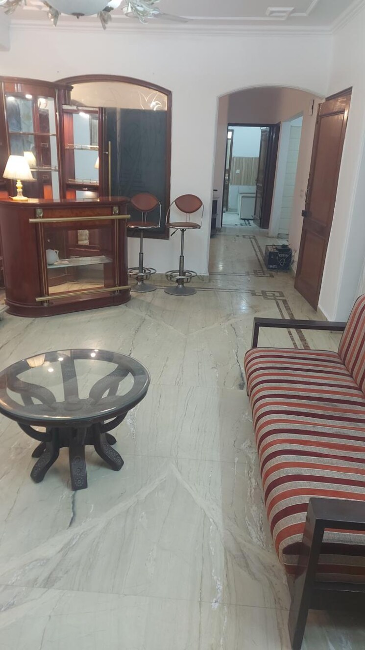 Team Area, dlf phase ii 3 Bedroom 2500 Sq.Ft. Builder Floor In Dlf Phase ii Gurgaon 8983561