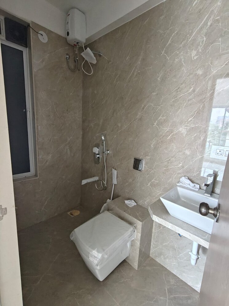 Bathroom, goregaon east 2 Bedroom 700 Sq.Ft. Apartment In Goregaon East Mumbai 8983546