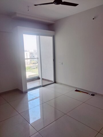Room in 2 BHK Apartment at Yashwin Orizzonte, Kharadi – for Rent