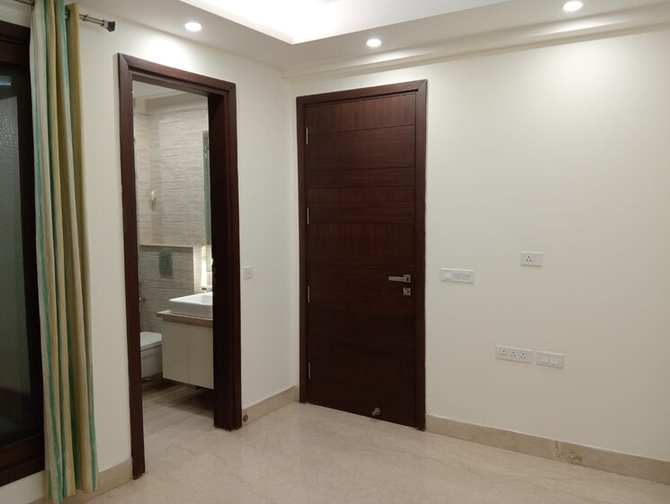 Bathroom, greater kailash ii 3.5 Bedroom 2500 Sq.Ft. Apartment In Greater Kailash ii Delhi 8983579