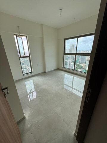 Bedroom in 3.5 BHK Apartment at Sheth Irene, Malad West – for Rent