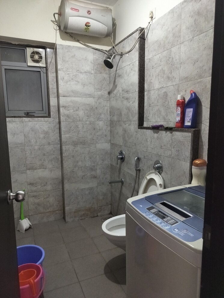 Bathroom, amanora-future-towers 1.5 Bedroom 750 Sq.Ft. Apartment In Hadapsar Pune 8983633
