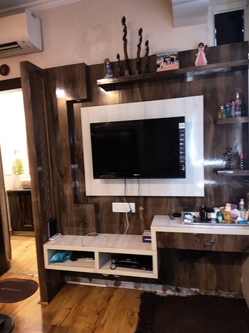 Room in 3 BHK Apartment at Ansal Sushant Estate, Sector 52 – for Rent
