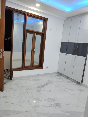 Room in 2 BHK Apartment at Panchsheel Vihar – for Rent