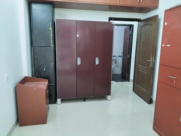 Furnished Amenities in 2 BHK Apartment at K Raheja Heights, Malad East – for Rent