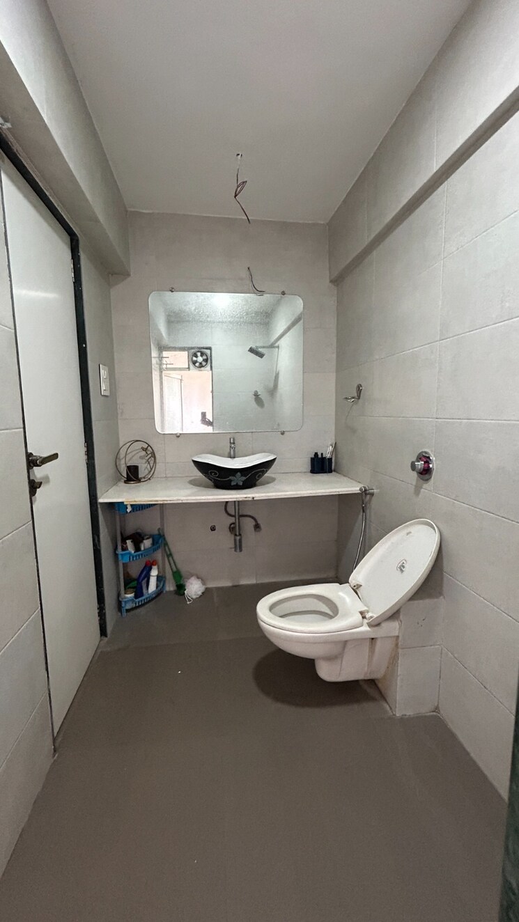 Bathroom, yarrow-yucca-vinca 3 Bedroom 1444 Sq.Ft. Apartment In Chandivali Mumbai 8983764