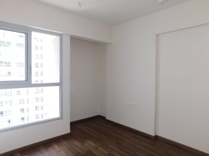 Room in 1.5 BHK Apartment at Piramal Vaikunth, Balkum Pada – for Sale