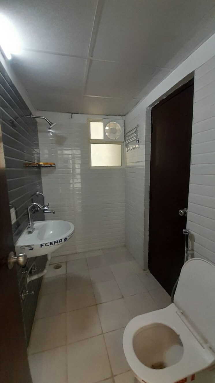 Bathroom, rg-residency 1 Bedroom 700 Sq.Ft. Apartment In Sector 120 Noida 8983854