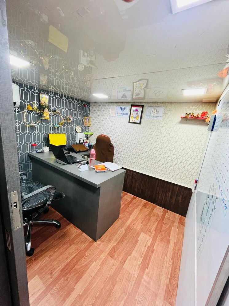 Team Area, haware-fantasia Commercial Office Space 250 Sq.Ft. In Vashi Sector 28 Navi Mumbai 8984000