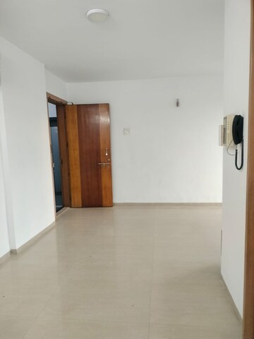 Room in 3 BHK Apartment at Dosti Flamingos, Parel – for Rent