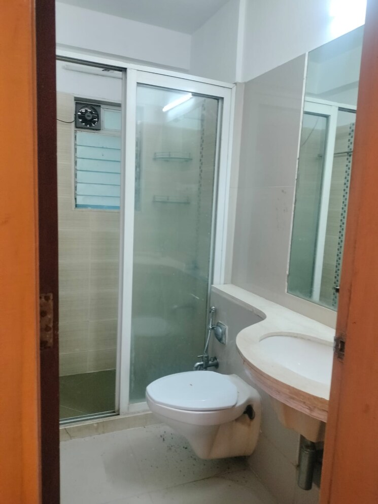 Bathroom, dosti-flamingos 3 Bedroom 1200 Sq.Ft. Apartment In Parel Mumbai 8984097