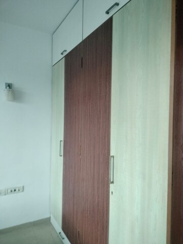 Furnished Amenities in 3 BHK Apartment at Dosti Flamingos, Parel – for Rent