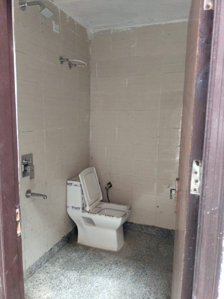 Bathroom, dabua colony 2 Bedroom 50 Sq.Yd. Independent House In Dabua Colony Faridabad 8984083