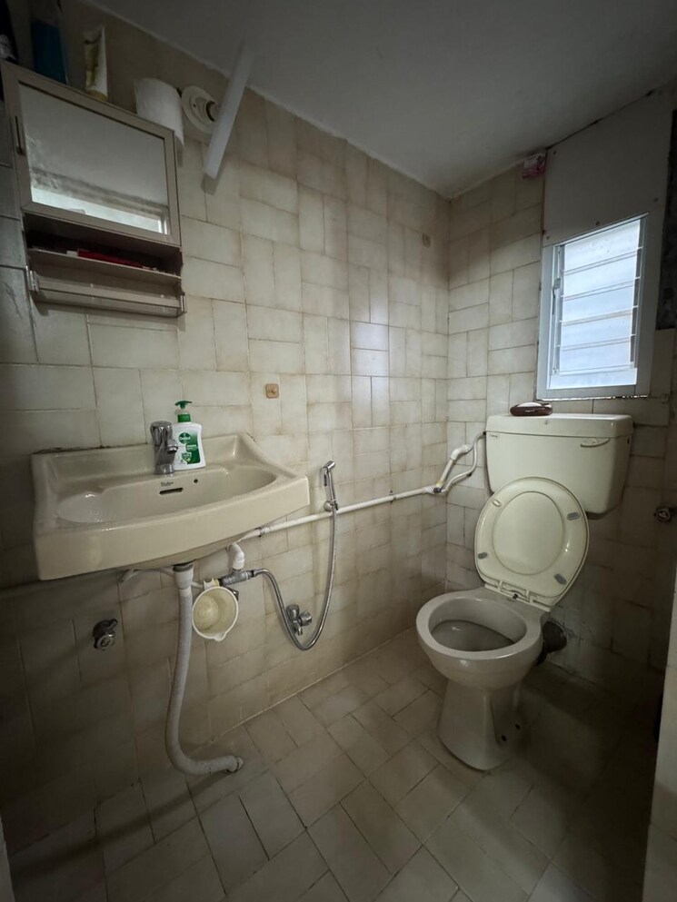 Bathroom, nilanjali-chs 3 Bedroom 1700 Sq.Ft. Apartment In Kalyani Nagar Pune 8984119