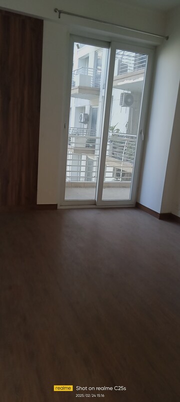 Room in 3.5 BHK Apartment at Tulip Ace, Sector 89 – for Rent