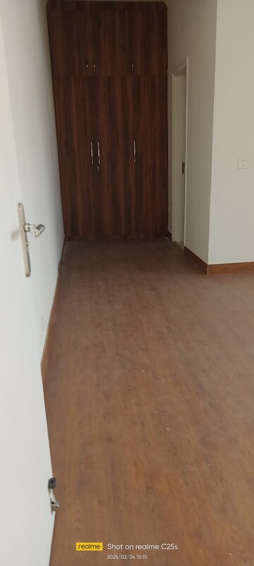 Room in 3.5 BHK Apartment at Tulip Ace, Sector 89 – for Rent