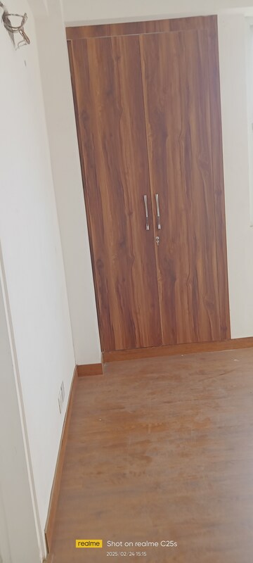 Room in 3.5 BHK Apartment at Tulip Ace, Sector 89 – for Rent