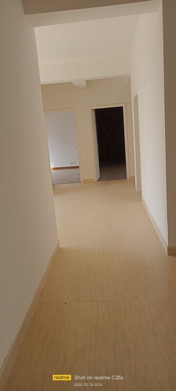 Room in 3.5 BHK Apartment at Tulip Ace, Sector 89 – for Rent