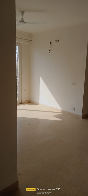 Room in 3.5 BHK Apartment at Tulip Ace, Sector 89 – for Rent