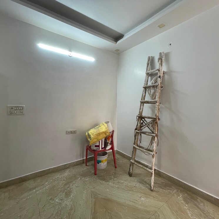 Room, rohini sector 23 3 Bedroom 800 Sq.Ft. Builder Floor In Rohini Sector 23 Delhi 8984215