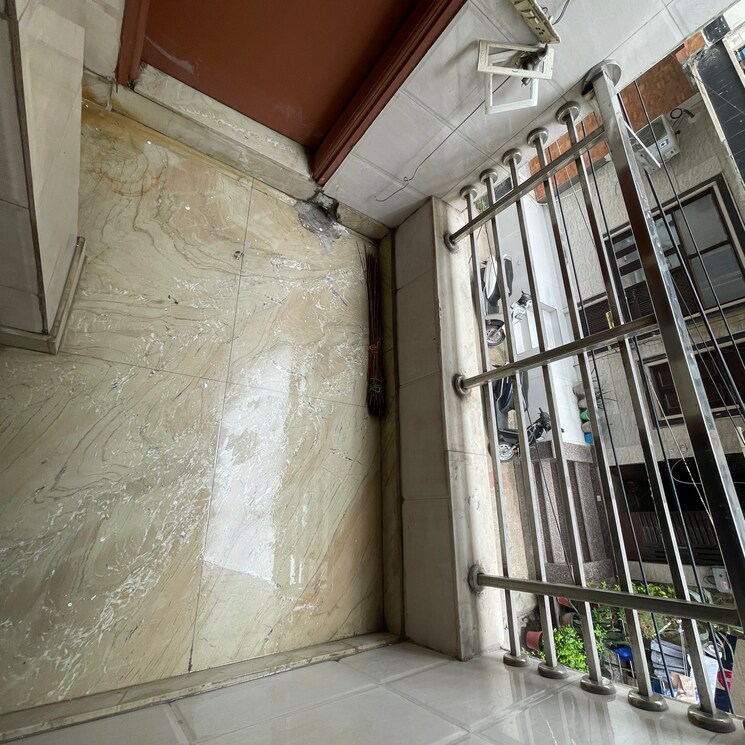 Room, rohini sector 23 3 Bedroom 800 Sq.Ft. Builder Floor In Rohini Sector 23 Delhi 8984215