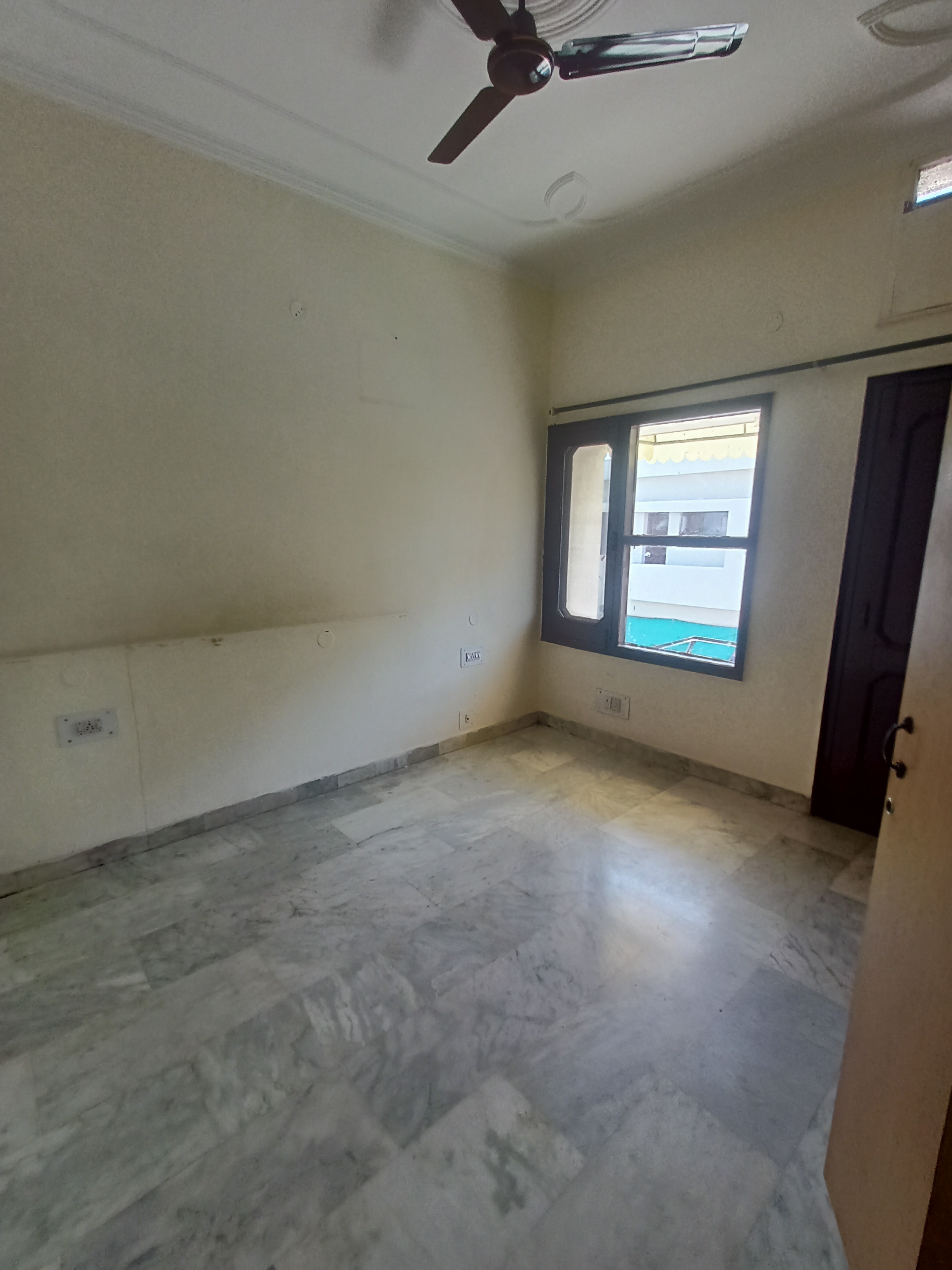 2 BHK Independent House For Rent in Sector 16