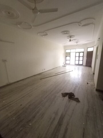 Room in 3 BHK Independent House at Sector 21 – for Rent