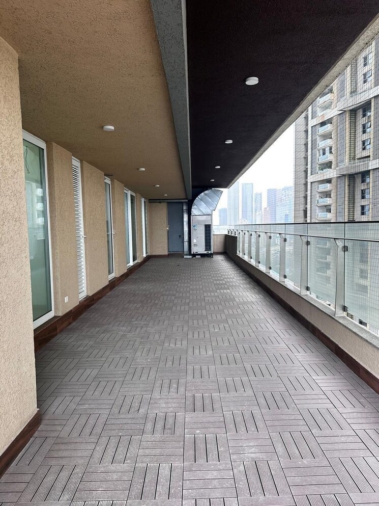 Balcony, lokhandwala-minerva-mahalaxmi 4 Bedroom 2019 Sq.Ft. Apartment In Mahalaxmi Mumbai 8984294