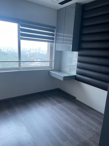 Room in 4 BHK Apartment at Lodha Fiorenza, Goregaon East – for Sale