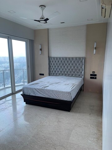 Room in 4 BHK Apartment at Lodha Fiorenza, Goregaon East – for Sale
