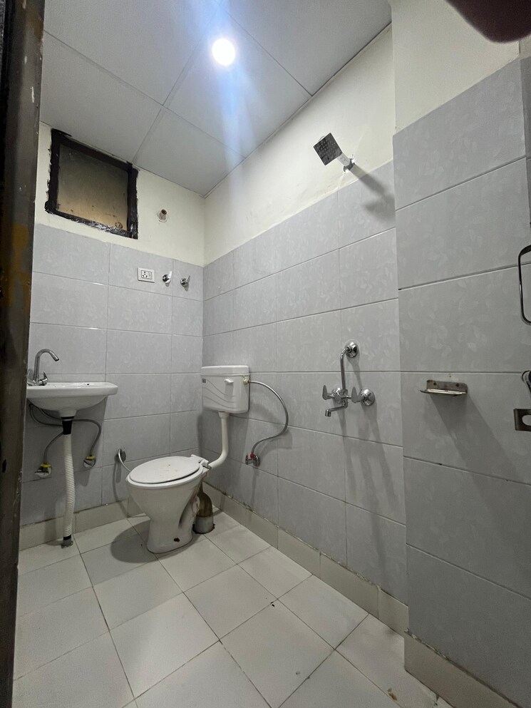 Bathroom, sector 122 2 Bedroom 1050 Sq.Ft. Builder Floor In Sector 122 Noida 8984331