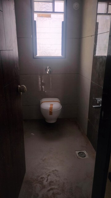 Attached Bathroom in 6 BHK Builder Floor at Yash Orchid, Baner – for Rent
