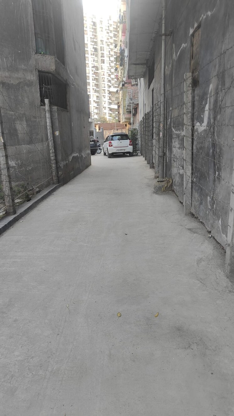  Parking, sector 122 2.5 Bedroom 950 Sq.Ft. Builder Floor In Sector 122 Noida 8984347