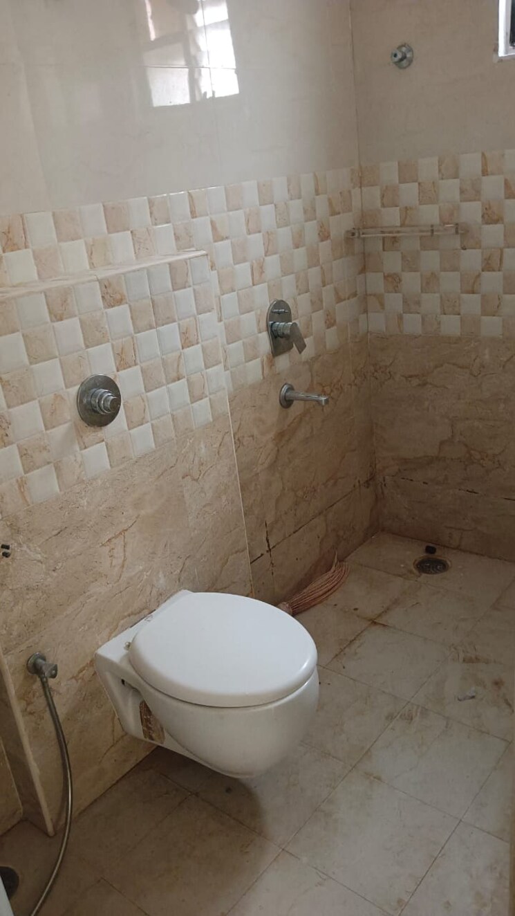 Bathroom, manikonda 3 Bedroom 2000 Sq.Ft. Apartment In Manikonda Hyderabad 8984364