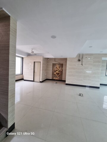 Bathroom in 4 BHK Apartment at Kopar Khairane – for Rent