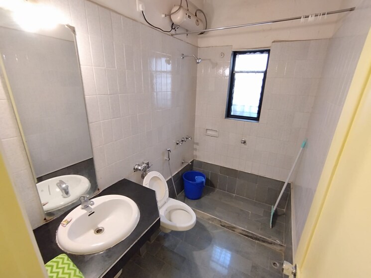 Bathroom, konark-enclave 3 Bedroom 1480 Sq.Ft. Apartment In Bund Garden Road Pune 8984388