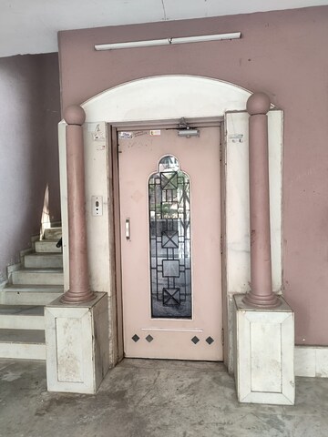 Furnished Amenities in 3 BHK Apartment at Konark Enclave, Bund Garden Road – for Sale
